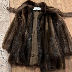 Gorgeous beaver mink vintage come below the thigh